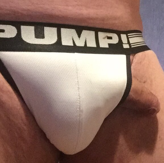 Let’s get this weekend started the horny way!! Join me at @chaturbate #livenow #camshow https://t.co/3cHIiaQzkc