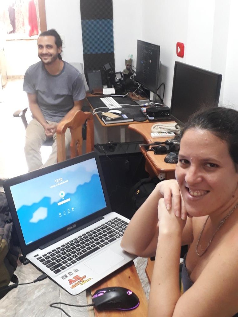 Koratsuki84's tweet photo. Estoy feliz! la editora de @BacheCubano usa KDE... #linux #GirlsOnIT #LinuxRulez https://t.co/0CmMmvnfK4