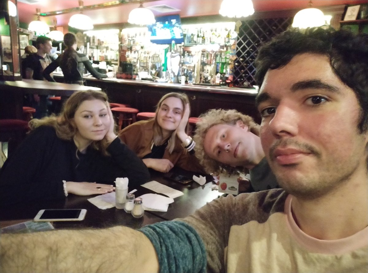 MakichyanA's tweet image. Все хорошо!
Всех отпустили и мы выпили сидра, как и полагается после пикетов.
Если дело дойдет до суда, то соберем денег на штраф Соне (в прекрасной России будущего полицейских бы уволили за незаконные аресты).
Полицию не нужно бояться, с нами правда (и наука) и мы победим.