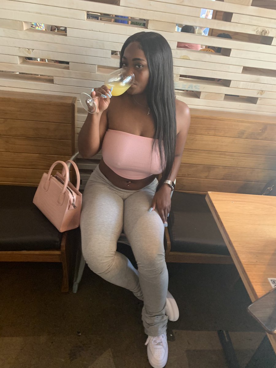 Reesereeseeee's tweet image. Barbi who 🌸🌸