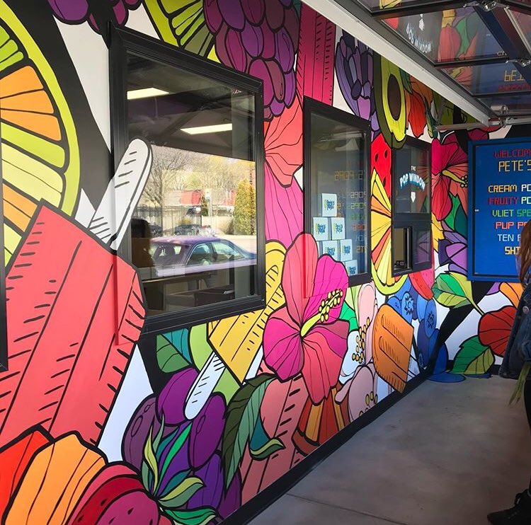 Hot summer days, cold pops, and colorful murals 😍
📷: @emmadaisy 
🎨: @emmadaisy 
#dearmke