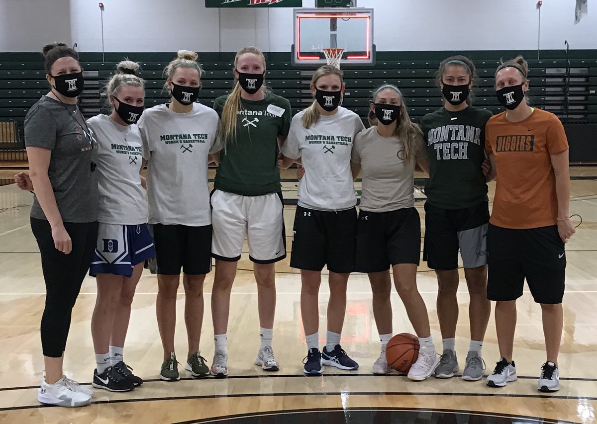 montanatech_WBB's tweet photo. Masked up for camp, but also masked up because we want to have a season! #MaskUpMT #MaskUpMontana #DoYourPart #RollDiggs⚒ https://t.co/Qf0tCZRubd