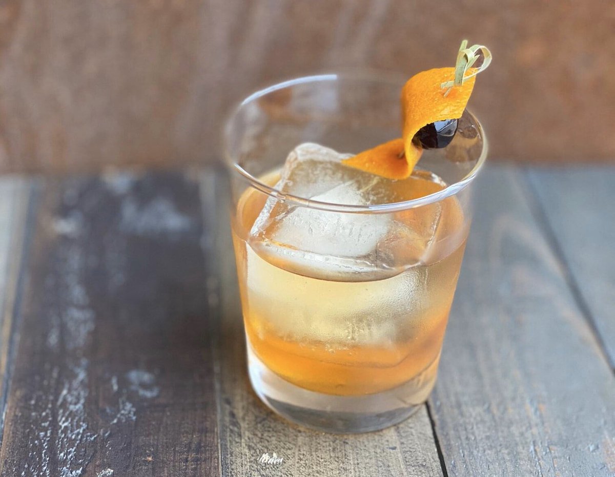 roastsocial's tweet photo. Old Fashioned Friday is always fun @ Roast Social Kitchen, but if you want to play it safe and social distance in your own kitchen, come grab a couple of these To Go and Old Fashioned it up at your place! 🥃 #cocktailstogo #eatlocal #drinklocal https://t.co/koBcBWmfy8
