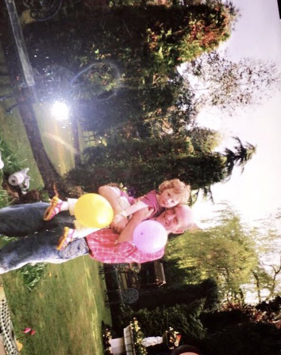 okayneeks's tweet image. 9 whole years today, you’re still on my mind all day everyday and I know that’ll never change 💙 my hero 💫