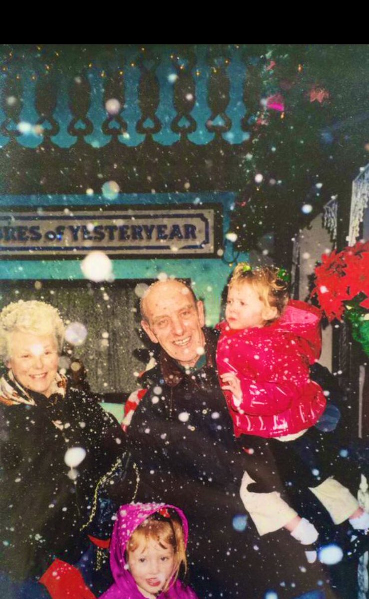 okayneeks's tweet image. 9 whole years today, you’re still on my mind all day everyday and I know that’ll never change 💙 my hero 💫