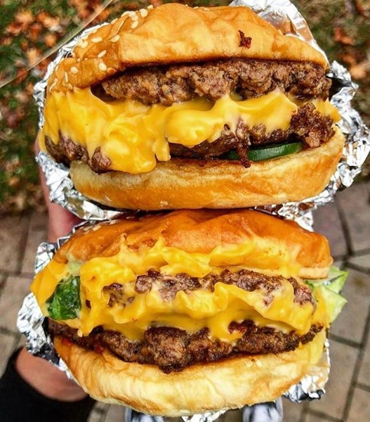 SchweidAndSons's tweet photo. A Burger for you, a Burger for me - cause it's #fiveguysfriday! (📸: @hangrymarz )

#verybestburger #burger #burgers #hamburger #cheeseburger #food #foods #foodporn #foodie #foody #weekend #foodoftheday #foodpics #burgertime #foodies #foodlove #foodpic #TGIF #Fryday #friday https://t.co/TwlWsOe7Y0