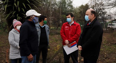 amorenocharme's tweet photo. Hoy recorrimos Maule para dar buenas noticias a las familias de la región: junto al ministro @jisamit anunciamos entrega de concesiones para sistemas de APR en Teno y la destinación de terrenos para el funcionamiento de los nuevos hospitales de Parral, Cauquenes y Constitución. https://t.co/kWK0AjUOuz