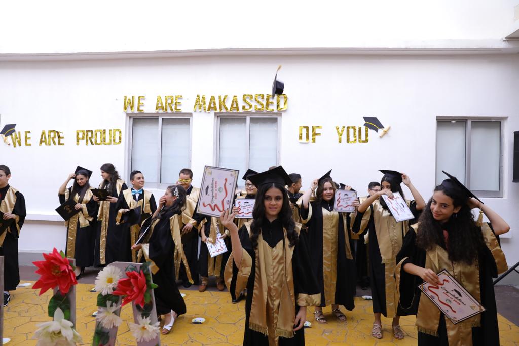 MonaJalaleddine's tweet photo. "Holding on to a Glimpse of Hope", our Grade 6 Graduates walked across the stage holding their certificates, looking forward for a new chapter of their life and throwing their caps as high as their dreams. #MDS_GRADUATION_2020 #A_Glimpse_of_Hope #دفعةالأمل @DawhaHighSchool https://t.co/vc480drqzp