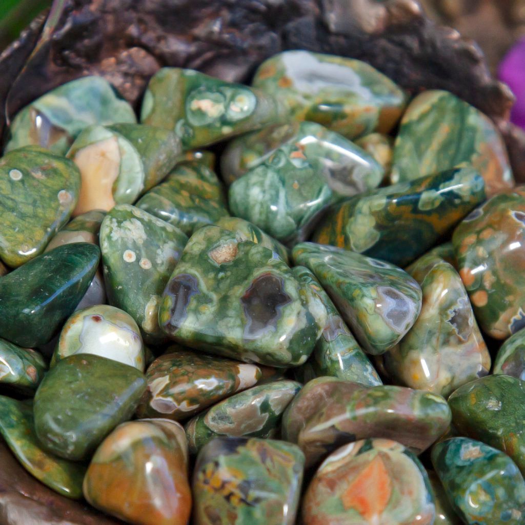 #Rainforest jasper is a wish-granting stone. It helps with manifestation, especially if you’re looking for physical wellness and abundance. This Tumbled #RainforestJasper will also connect you to #MotherEarth and the earth spirits 🧝🏿‍♀️🌏🧚 buff.ly/395dfsr