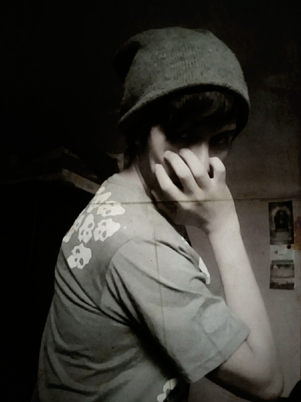 xcool_bonesx's tweet photo. Y de repente todos tus miedos mueren ლ(́◉◞౪◟◉‵ლ)
★
★
★
★
★
★
★
#emo #emos #limaboys #limaemos #peruboys #emoperu #emoworld #zombies #ouija #vampire #darkboys #emoscene #emokid #tomb 
/✖‿✖/ /✖‿✖/ /✖‿✖/ /✖‿✖/ /✖‿✖/ /✖‿✖/ https://t.co/7j4PnLJVf0