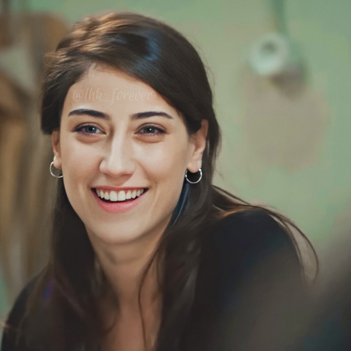 lhk_forever's tweet photo. 𝐅𝐢𝐥𝐢𝐳 🖤   || #HazalKaya 

#AmorDeFamiliaPy || #BizimHikaye

https://t.co/YAF7GiwHcv https://t.co/rSunCqG9X1