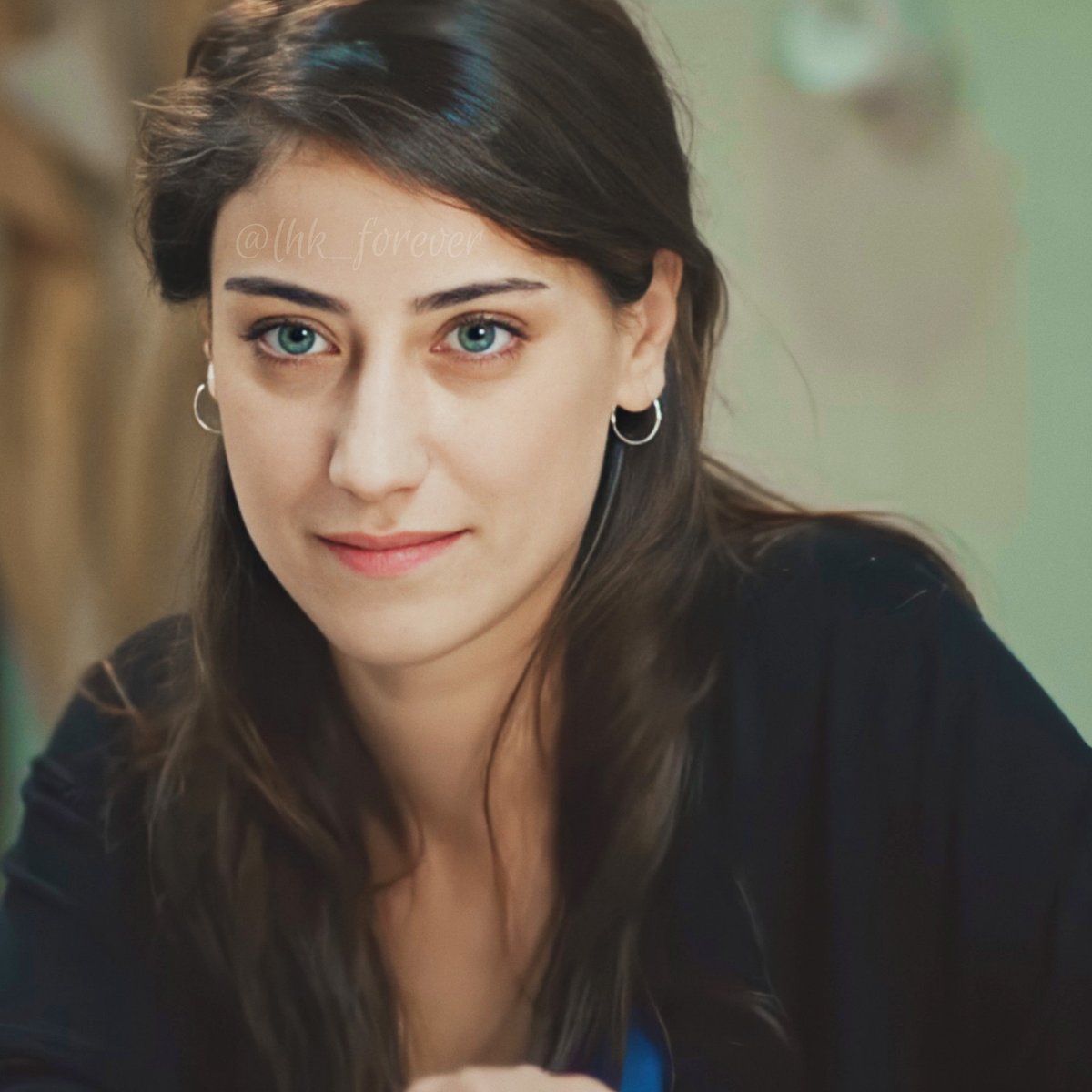 lhk_forever's tweet photo. 𝐅𝐢𝐥𝐢𝐳 🖤   || #HazalKaya 

#AmorDeFamiliaPy || #BizimHikaye

https://t.co/YAF7GiwHcv https://t.co/rSunCqG9X1