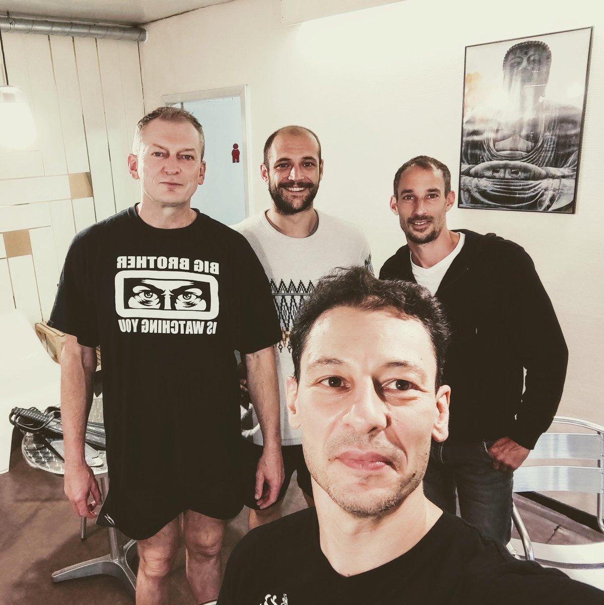 KwoonLiege's tweet photo. We are lucky to welcome some surprise guests for our intensive group trainings this weekend at the Kwoon ! 🤩💪😎

Nous avons la chance d'accueillir des invités surprise pour nos Group Trainings intensifs ce weekend au Kwoon ! 🤩💪😎 

#LeKwoon #VingTsunLiege #VingTsun #Liège https://t.co/JVrJ2PUO5J