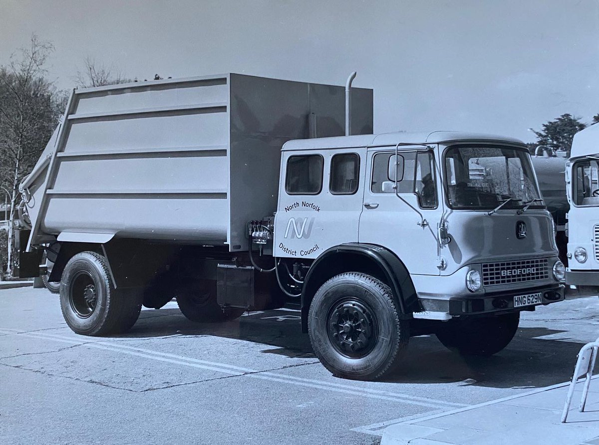 Comm_Motor's tweet photo. From Instagram: From the archives - here’s an unusual Bedford TK crewcab dustcart. #fromthearchives #commercialmotor #truck #trucks #trucksofinstagram #classictruck #bedfordtk https://t.co/MTuGVn5imT 👈 Follow our 'gram https://t.co/eVfYrbJl9s