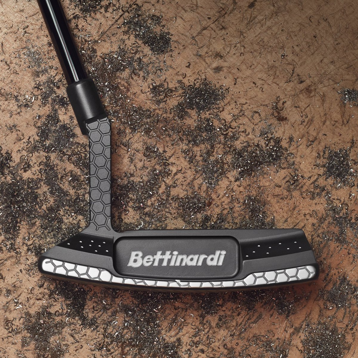 BettinardiGolf's tweet photo. H-O-N-E-Y-C-O-M-B 🔥! RJB’s #PutterofTheWeek, The DASS BB8 Mid. Wall hanger or gamer?#BettinardiGolf #DASSGood #customputter #MadeinTheUSA #pgatour #chicagogolf #golfchannel https://t.co/RsujBezhXz