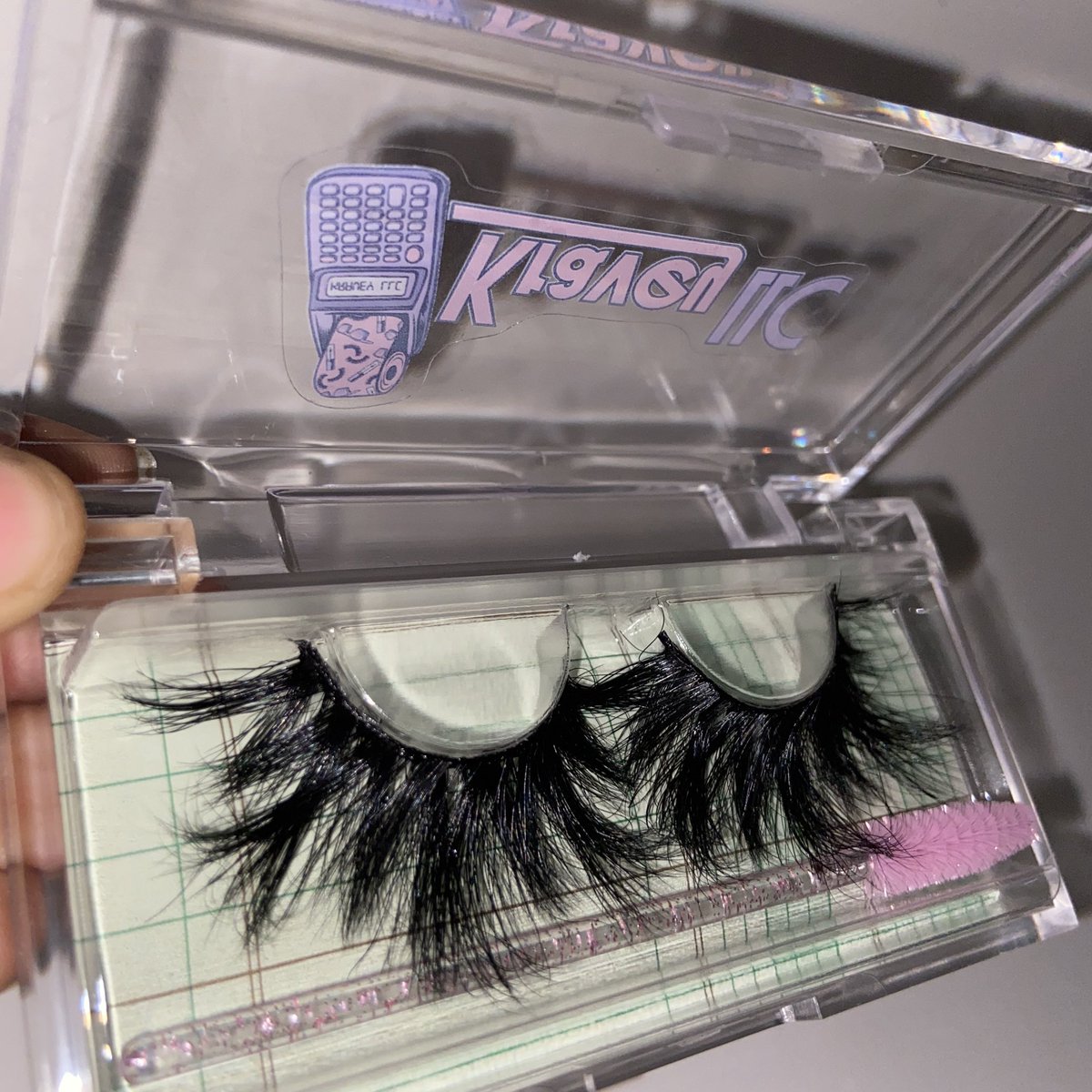 classygirlkeke's tweet photo. Welcome to my first business🥰. Kravey LLC products are inspired by accounting. I’ll be selling lashes, lipglosses and sunglasses. This lash style is name “Keeping it 100” from my 25mm lashes collection. When I launch, free priority shipping on lashes and shades for 3 days.💖 https://t.co/X3ypXlJBiI