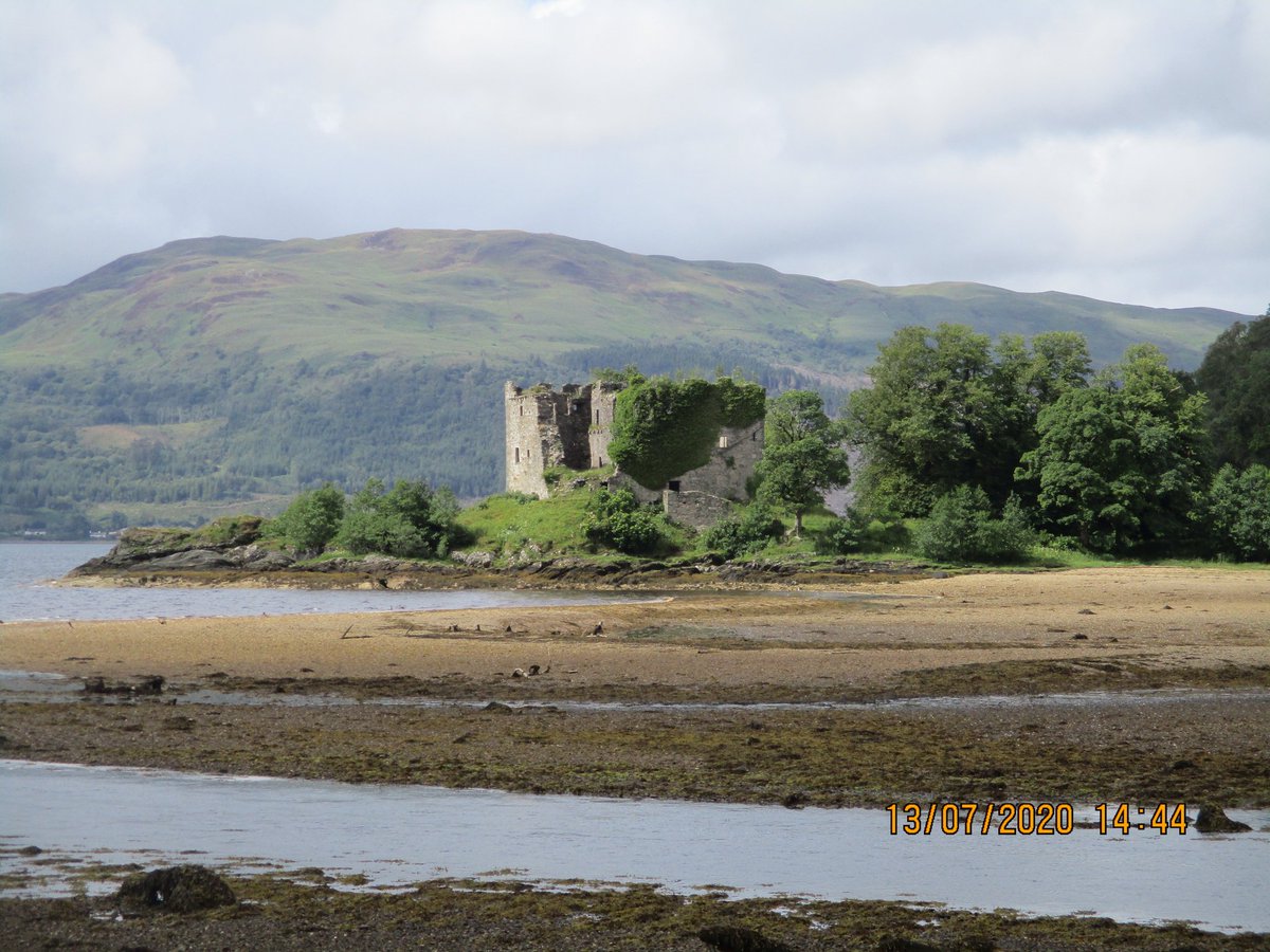 McalorumRussell's tweet photo. When the SatNav takes you the scenic route and you stumble upon this surprise gem.....Old Castle Lachlan on Loch Fyne.
Absolutely stunning and accessible via a short walk.@TheCastleHunter @VisitScotland @castleLachlan https://t.co/F7kox5FuuV