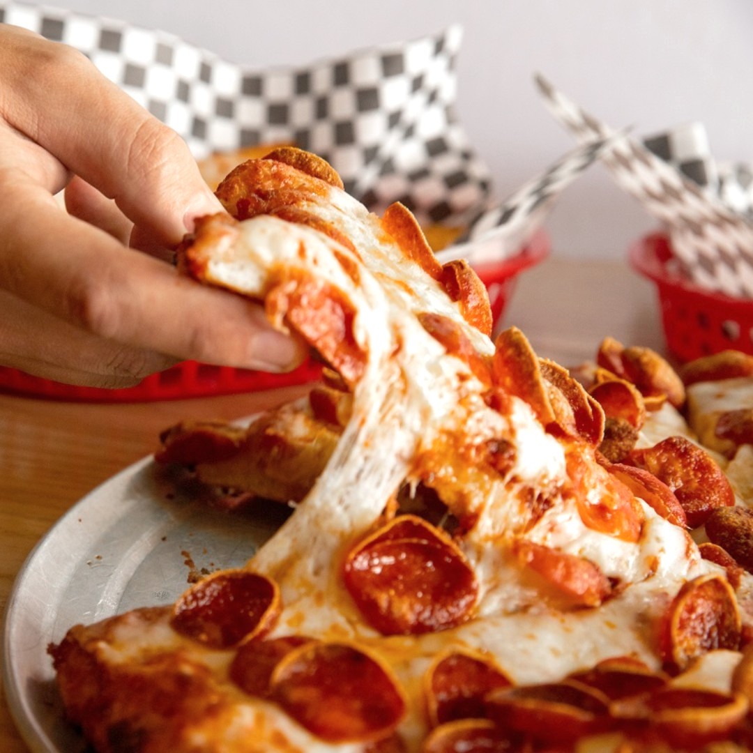 MountainMikes's tweet photo. It’s Friday night and I’m feeling alright. Let’s have a pizza party!
#mountainmikes #mountainmikespizza #pizza #pepperonipizza #bestpizza #allmeatpizza #meatlovers #meatonpizza #allmeatdiet #allmeatpizza #pepperoniday #extrapepperoni #meatloverpizza #pizzapics #foodpics #food https://t.co/HxeyU6pPWL