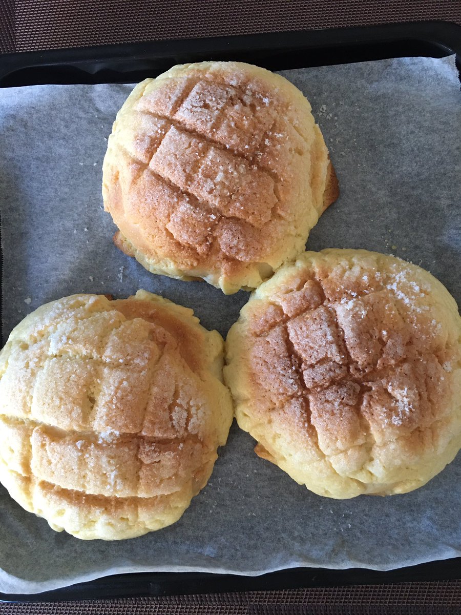 Champagne450's tweet photo. でっかいメロンパン作った🍈＋🍞 https://t.co/ZgqupsTqfa