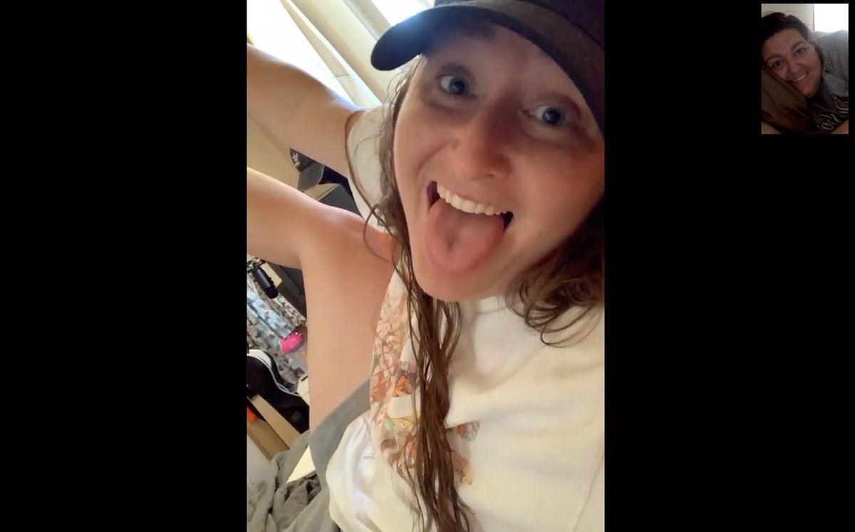 bmp89's tweet photo. Ever wonder what it’s like to FaceTime me?!? #idorandomshit #withmybestfriend #jesshatesme #happyfriday https://t.co/UWGPQsAJ7y