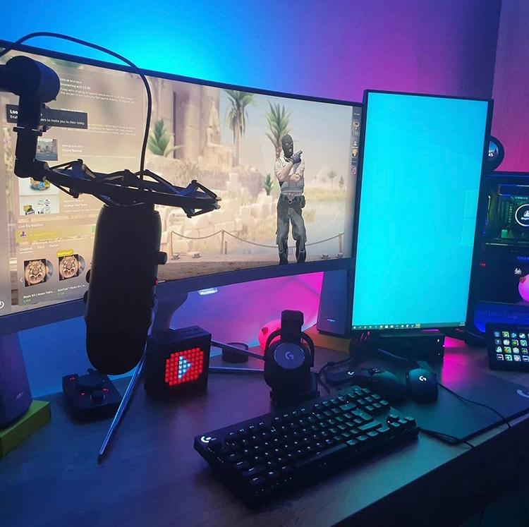 LogitechG's tweet photo. Thank god it's #FanFriday! Make sure to end your week right with some video game therapy. Tag photos of your setup with #MyLogitechG for a chance to get your setup featured. π·: andreimegand https://t.co/BfNfzxEoW0