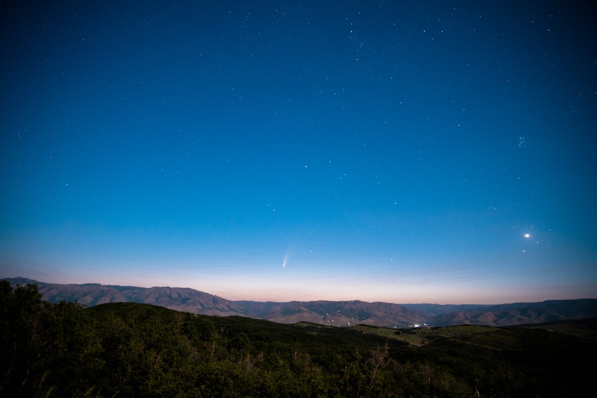 semaphoreimages's tweet photo. for those that haven't looked in the Northeastern sky at night for a while... it could be worth a night out #neowise2020 #neowise #photography https://t.co/v4wehzjeIt