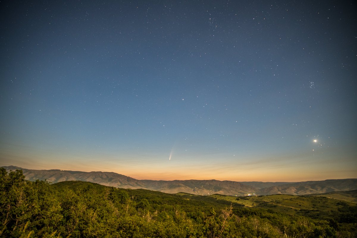 semaphoreimages's tweet photo. for those that haven't looked in the Northeastern sky at night for a while... it could be worth a night out #neowise2020 #neowise #photography https://t.co/v4wehzjeIt