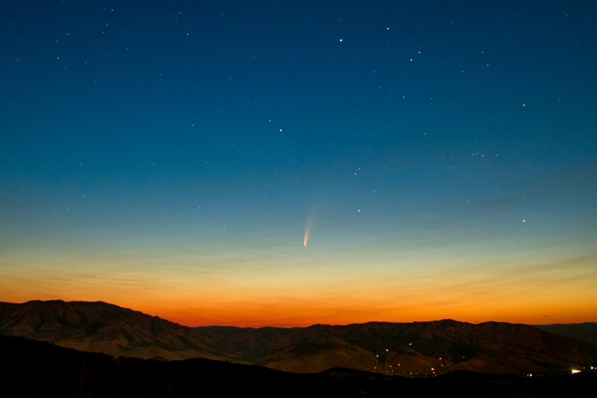 semaphoreimages's tweet photo. for those that haven't looked in the Northeastern sky at night for a while... it could be worth a night out #neowise2020 #neowise #photography https://t.co/v4wehzjeIt