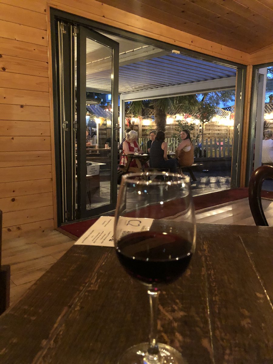 devie_mohan's tweet photo. My first pub outing in half a year, discussing @GreenwichMA, work and life! Online ordering, fully cashless payments, drinks delivery to a safe table and a reaaalllly quiet local pub https://t.co/itrSp8Fn79