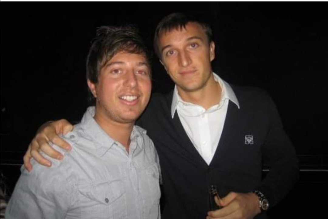 HatcherNick's tweet image. Congrats @Noble16Mark on your 5️⃣0️⃣0️⃣ appearances for our beloved @WestHam 👊 What a night!! #WHUWAT #Nobes #COYI #MrWestHam