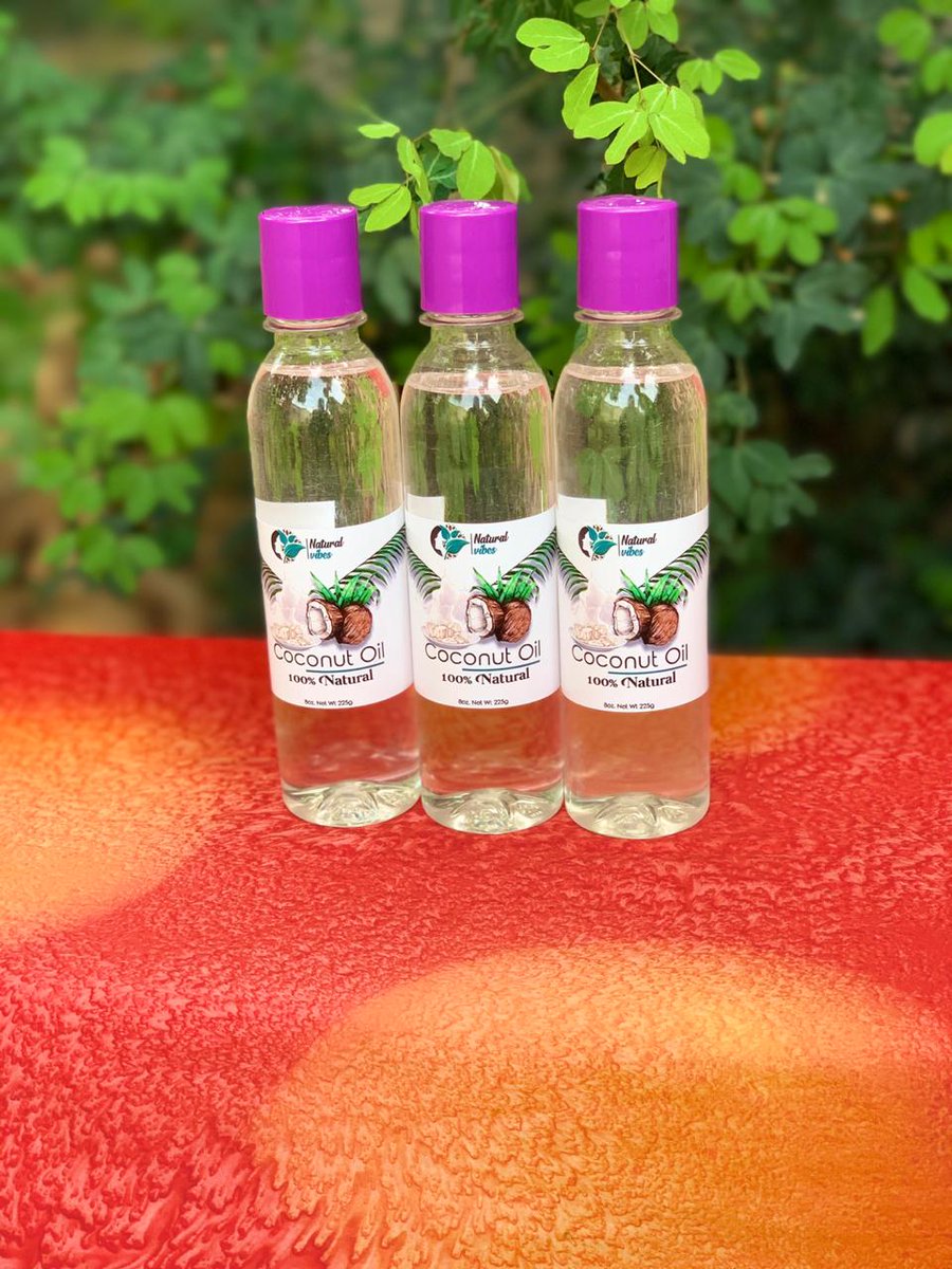 ___JLove's tweet image. Introducing our new and improved bottle of coconut oil made from 100% natural handpicked coconuts. 🥥🌴

Benefits:
Stimulates hair growth, restoring natural shine &amp;amp; strength of hair, moisturize the skin &amp;amp; relieves dry and itchy hair/skin.

Size: 8oz
Cost: $1000 (JMD)

DM to order