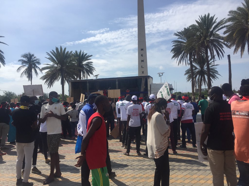 gorgui_ibrahima's tweet photo. Aujourd’hui j’ai participé a la marche pacifique des multiplateformes Arr li nu bok , Nio lank et Doy na ainsi que les étudiants uvs et les étudiants non orientés . Ils étaient en tout 18 plateforme a marché pacifiquement
#niolank
#doyna
#arrlinubok https://t.co/jZKHOmjH5Y
