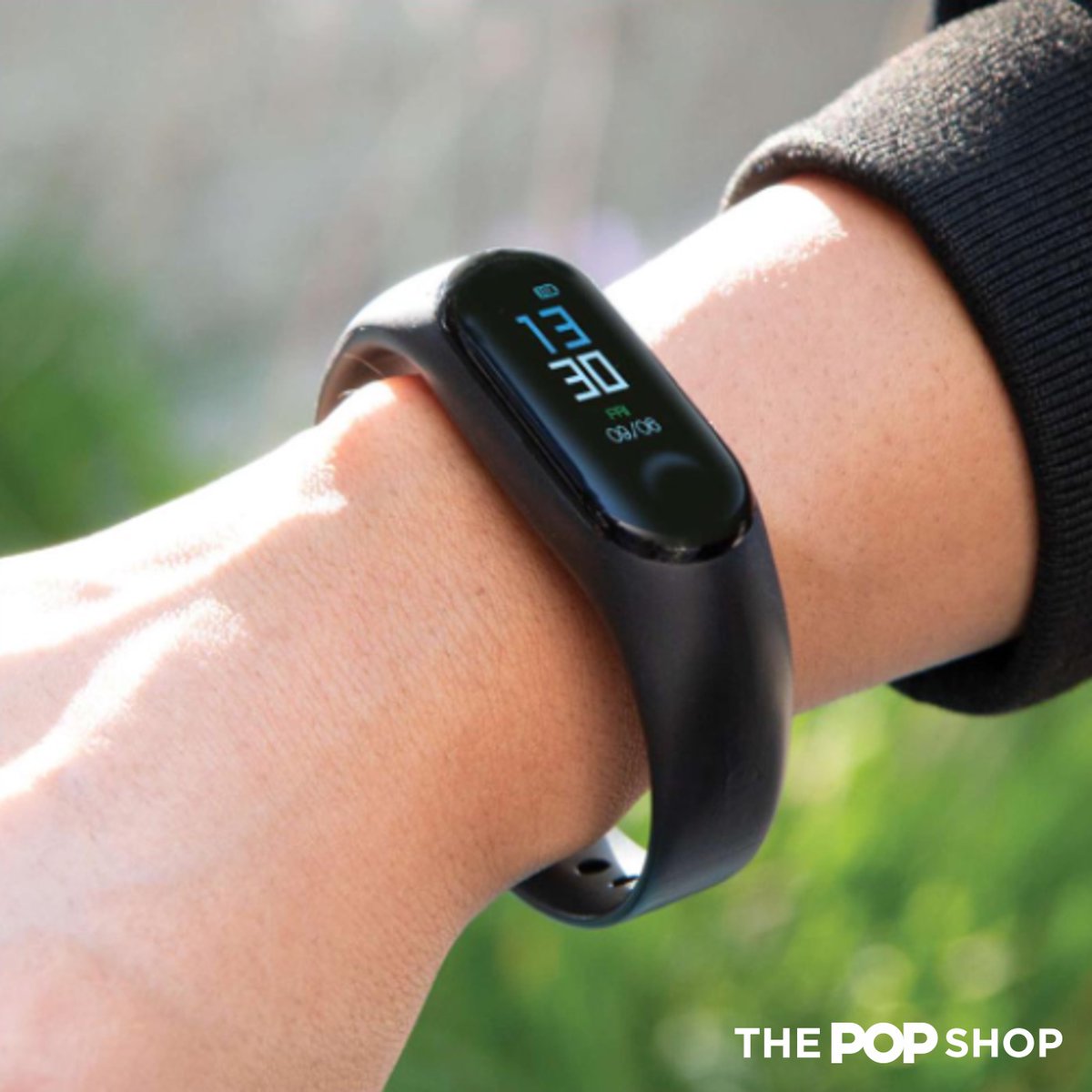SUPAHRO's tweet image. Keep it moving! Take breaks and keep track of your steps with this sleek smart fitness tracker. #health #lifestyle #walkbreak