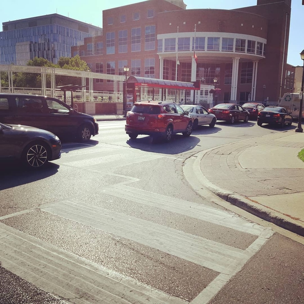 kemosite's tweet photo. Space for 7-8 #bikebrampton would fix this.

#UrbanMath #ArroganceOfSpace #Brampton https://t.co/hTVnBKegRL https://t.co/EIEFzFaygs