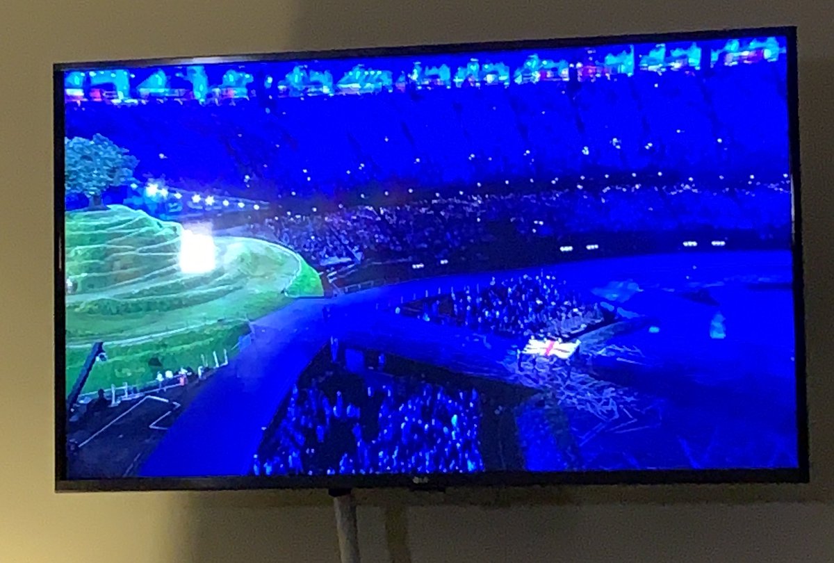 ricmann1977's tweet photo. No one is observing social distancing rules at the West Ham ground tonight FFS.
#London2012 #2012openingceremony @WestHam @BBCSport @BBCOne https://t.co/oMLSoMMlQr