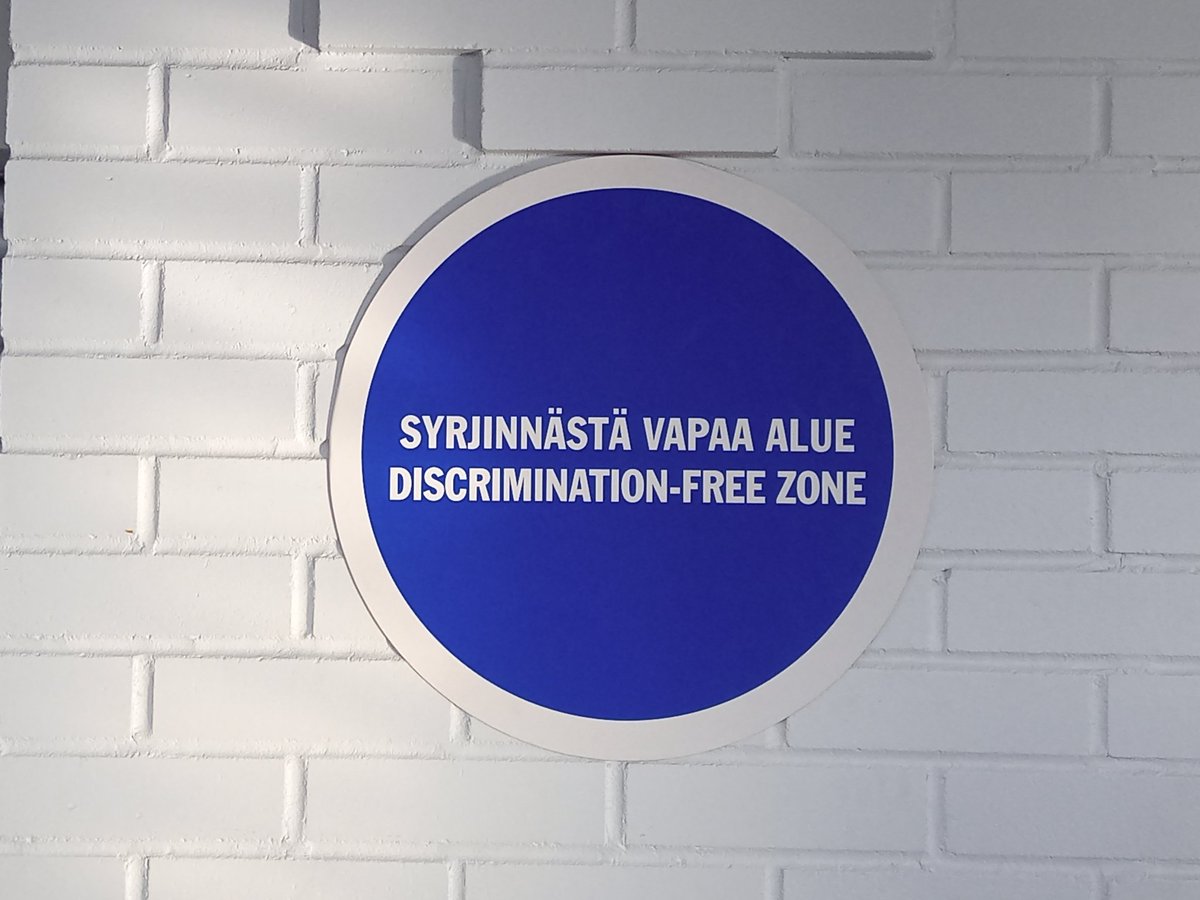 LaihoJouni's tweet photo. Halusin nauttia puoliajalla oluen mutta satuin vahingossa valitsemaan tämän katsomo-osan joille ei olut tarjoillua ollut suotu #Inter #syrjintä #veritas #interhjk #piilosyrjintä https://t.co/gN5QKclWMw
