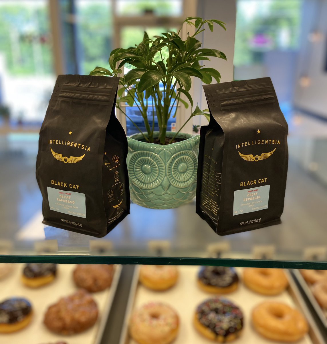 statusdoughnash's tweet photo. look what arrived 😍😍 delicious decaf ready for YOUR consumption #intelligensia #statusdoughnash https://t.co/cue190sgra