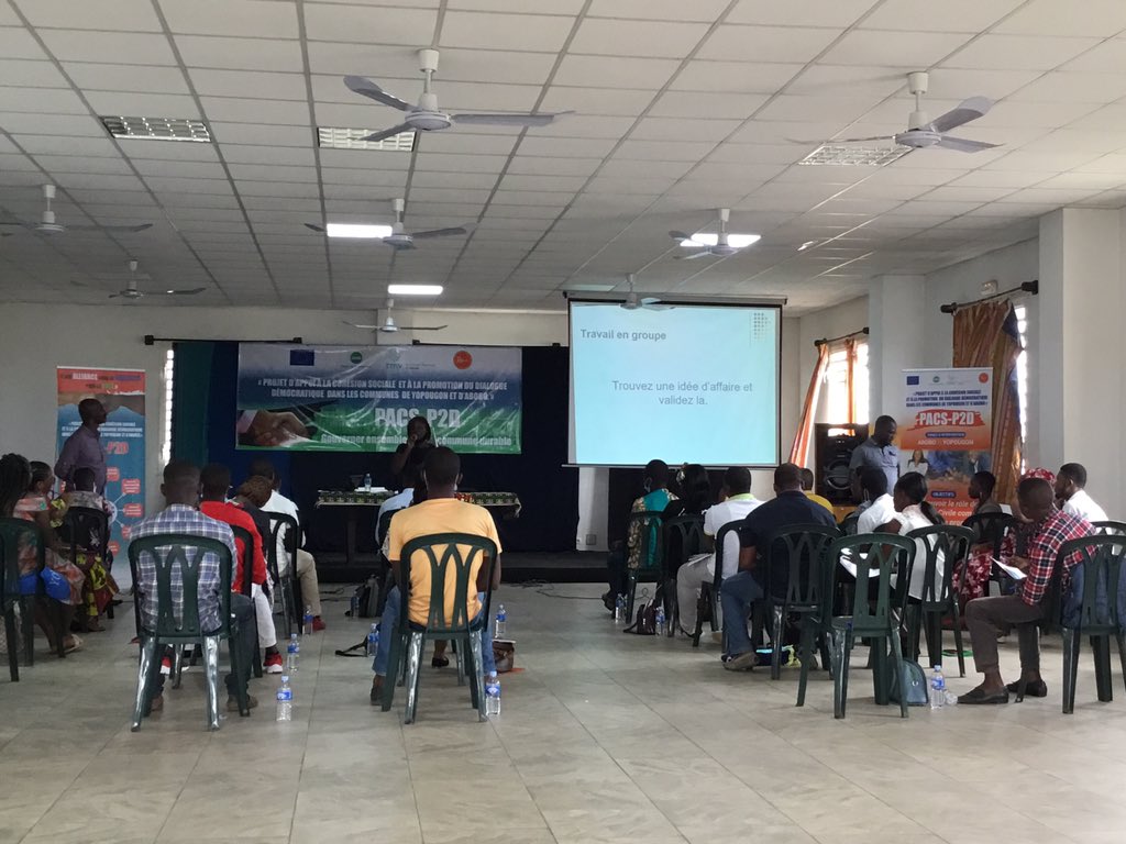 avsi_d's tweet photo. « Lorsque les jeunes ont un emploi stable, des revenus décents, ils deviennent protagonistes pour la cohésion sociale ». 25 jeunes démarrent les formations en entrepreneuriat #PacsP2d avec @avsi_d @UEenCI @FondazioneAVSI #Poje #CMV pour l’inclusion sociale de 500 jeunes. https://t.co/21EE137tuY