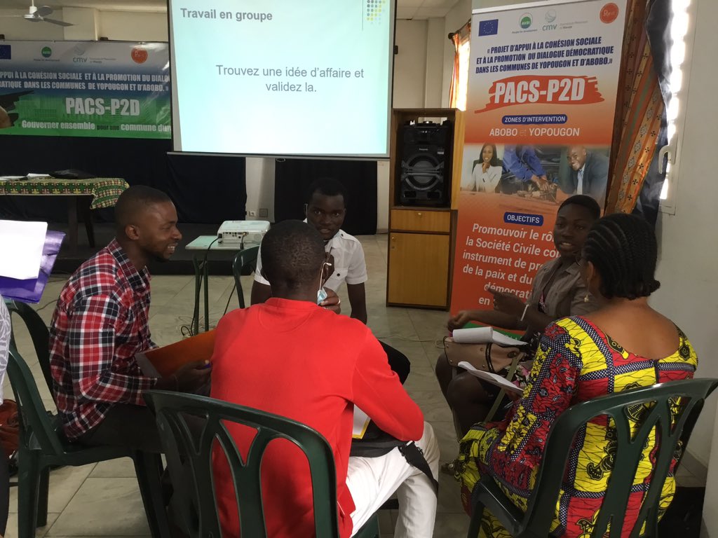 avsi_d's tweet photo. « Lorsque les jeunes ont un emploi stable, des revenus décents, ils deviennent protagonistes pour la cohésion sociale ». 25 jeunes démarrent les formations en entrepreneuriat #PacsP2d avec @avsi_d @UEenCI @FondazioneAVSI #Poje #CMV pour l’inclusion sociale de 500 jeunes. https://t.co/21EE137tuY