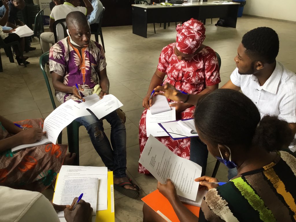 avsi_d's tweet photo. « Lorsque les jeunes ont un emploi stable, des revenus décents, ils deviennent protagonistes pour la cohésion sociale ». 25 jeunes démarrent les formations en entrepreneuriat #PacsP2d avec @avsi_d @UEenCI @FondazioneAVSI #Poje #CMV pour l’inclusion sociale de 500 jeunes. https://t.co/21EE137tuY