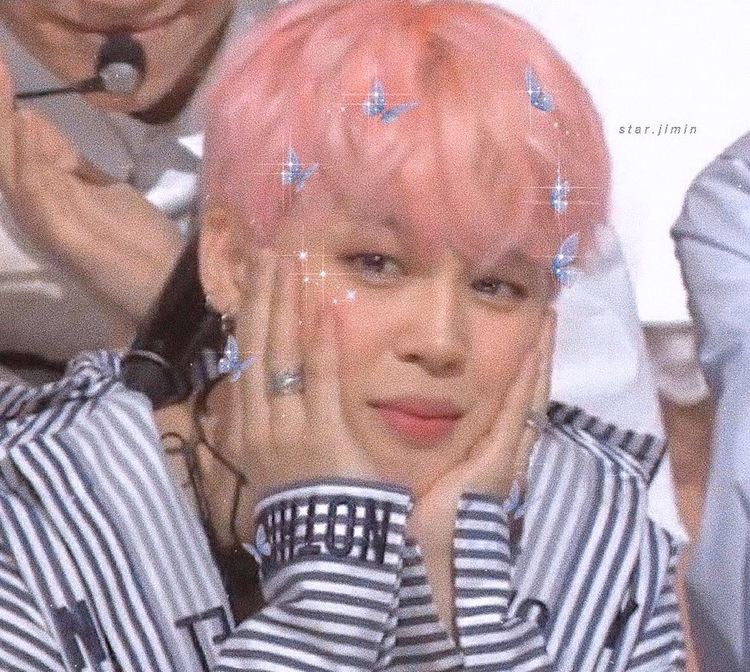 __minmini__'s tweet photo. (💓) Это просто Пак Чимин, но его улыбка сводит с ума💕
#BTS #JIMIN #CHIMMY https://t.co/BnIgL8kPDt