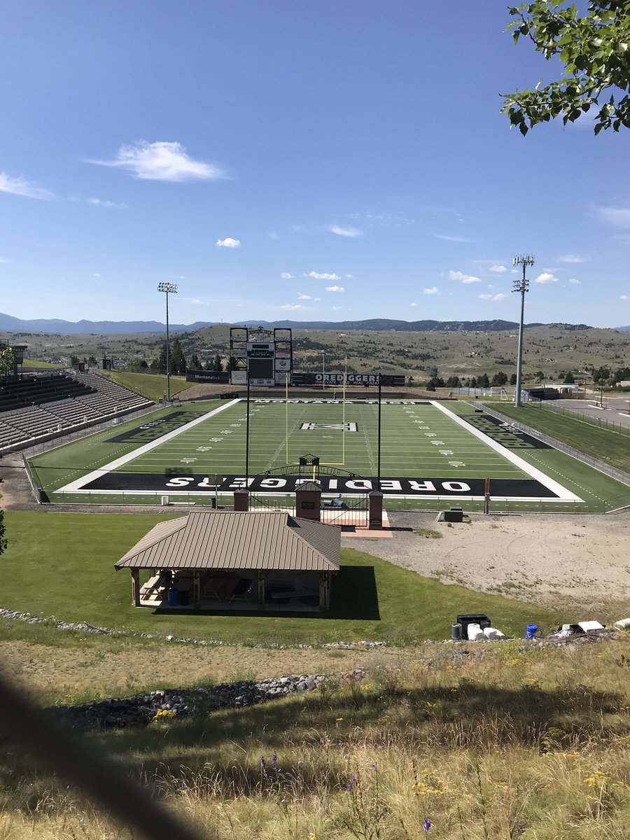 LukeShavey's tweet photo. It was really cool to check out Montana Tech and see their facilities today! Thanks to the coaches for making my visit special! @CoachKyleSamson @MonTechFootball #CanYouDiggit21⚒ #Family #CountOnMe https://t.co/LW3JNslBfM