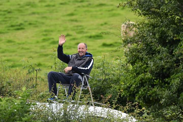 @OfficialDownGAA Loughlinisland supporter enjoying the <a href="/LislandGac/">LoughinislandGAC</a> v <a href="/BurrenGAA/">BurrenGAAOfficial</a> game from the advantage point of a chair on top of his roadside van.
Fair play!