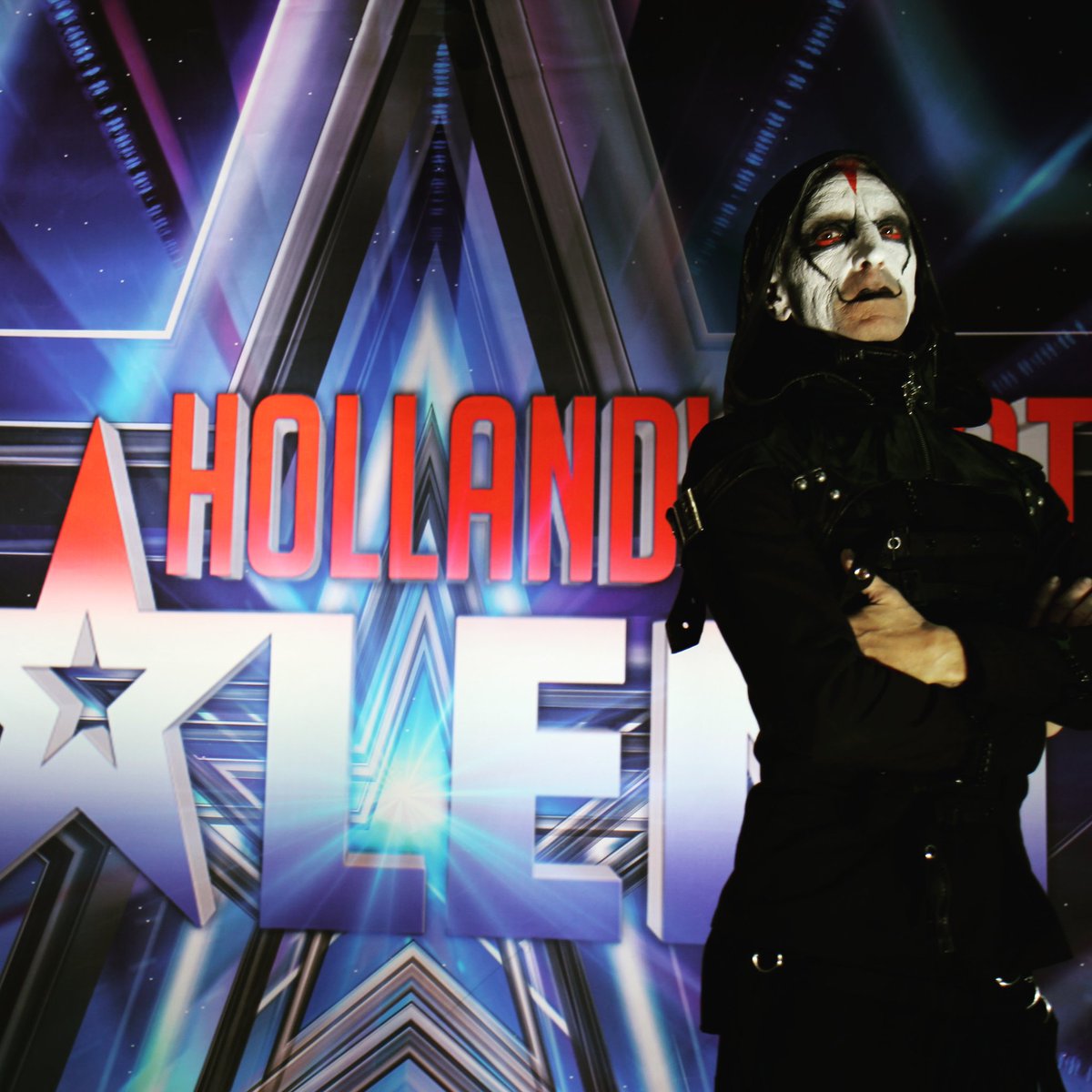 Toch leuk op #zeiklozevrijdagavond op tv.
Gemist??? Morgen nog een kans 18:00 rtl8 #mikidark