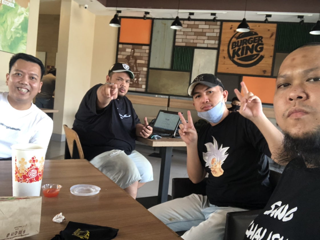 Hiphop sampe Modar <a href="/AndyGDT/">Andy GDT🤙</a> <a href="/Arvisco/">Jovan Arvisco</a> <a href="/KojekRapBetawi/">Muhammad Amrullah</a>