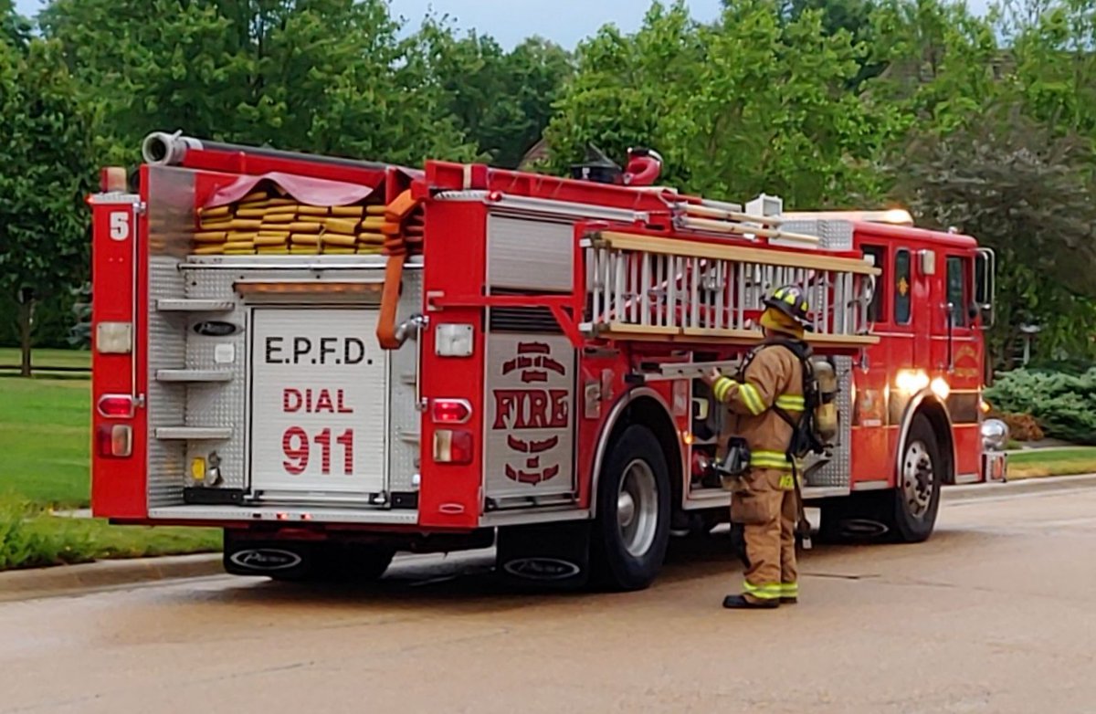 ffshifflett's tweet image. Sapphire Point #fire in Morton Illinois #ilfire #morton #mortonfire