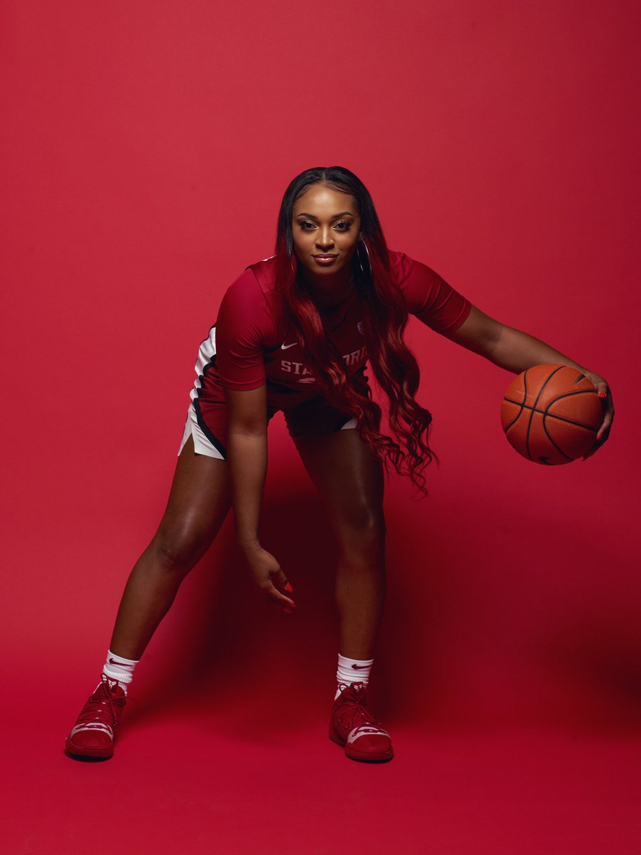 DijonaiVictoria's tweet photo. A month ago, I graduated from Stanford University with two bachelor’s degrees. 
A week ago, I moved to Texas to attain my Master’s degree and play my last year of eligibility at Baylor University. 
#BlackGirlsRock 👩🏽‍🎓🖤👑  Knowledge is Power. https://t.co/TF6Yz1HbP4