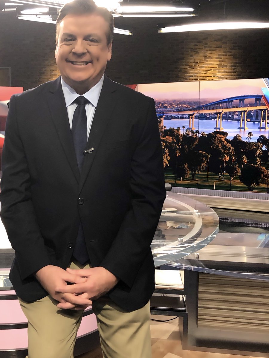 PhilBFox5's tweet photo. #TGIF My last dayside newscast. It’s been fun sitting in for @fox5newsld! See ya back on nightside Monday! #BlauerPowerOut #weekendvibes #tvnewsman https://t.co/zghjrzv1d1