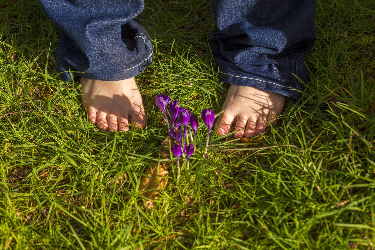 Maggiemustoe81's tweet photo. Some older shots of my first bits of travel. My first time running’s muck in England. I didn’t know it but those three weeks would turn into 8 or nine months of travelling the world. Always feet in the grass shots in the beginning. #worldtravel #travel #traveller #gypsy #me https://t.co/0wmd3GB8wO
