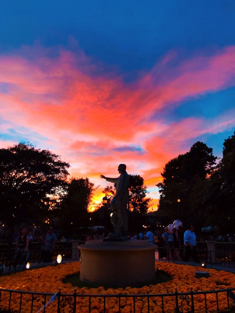 francisdominiic's tweet photo. Can’t wait to be with you again, Disneyland. 🥺✨🙏🏽🌈🏰 https://t.co/EVTDZlTg8U